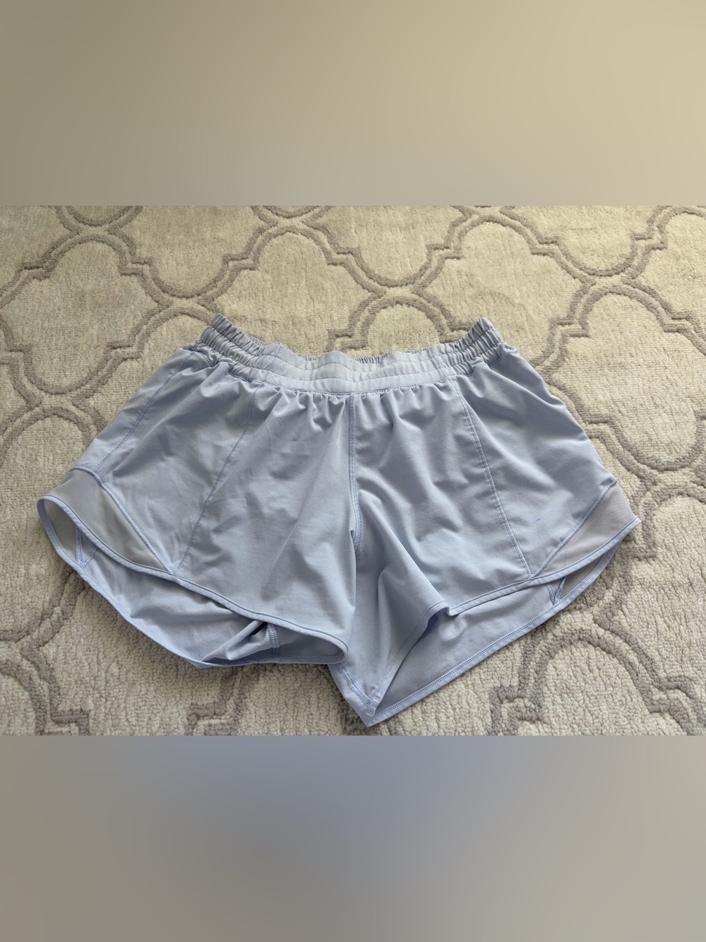 Lululemon Hotty Hot 4" High Rise Shorts, light blue size 8